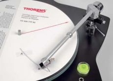 Thorens  TD 309 Wraz z gramofonem otrzymujemy szablon do ustawiania wk�adki.